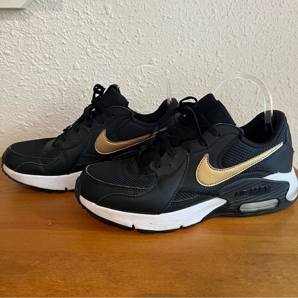 Nike AirMax Tennis shoe w/ Gold Swoosh Women’s 8.5 basketball athletic trainer - Picture 1 of 16